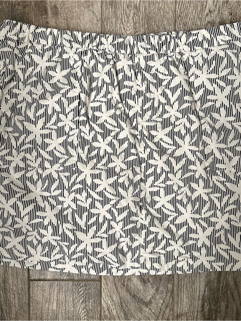 Lands' End Black and White Floral-Geo cotton skort